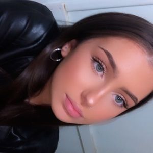 Meet your Posher, Danni-ella